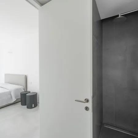 The Summer Apartment *
