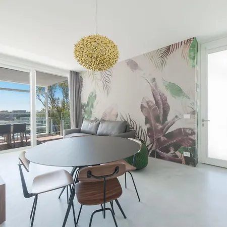 The Summer Apartment *