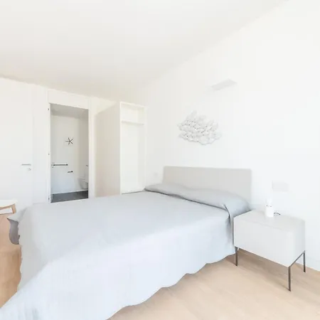 The Summer Apartment *