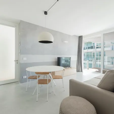 The Summer Apartment *