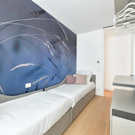 The Summer Apartment *